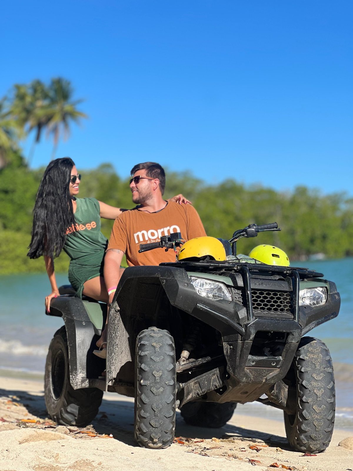 Giulia e Marcel em um passeio de aventura